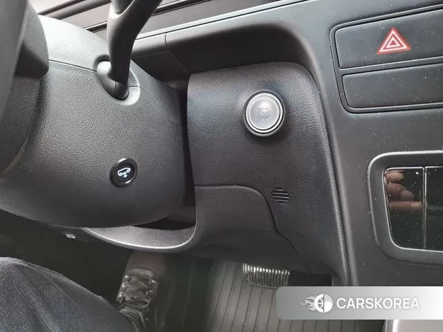 Hyundai Staria 2022 Желтый из Кореи, фото 4