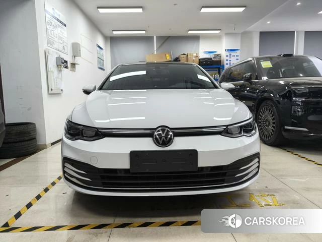 Volkswagen Golf 2023 Белый из Китая, фото 4