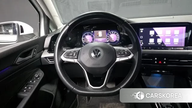 Volkswagen Golf 8th Generation 2023 Белый из Кореи, фото 4