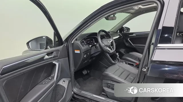 Volkswagen Tiguan second Generation 2022 Черный из Кореи, фото 4