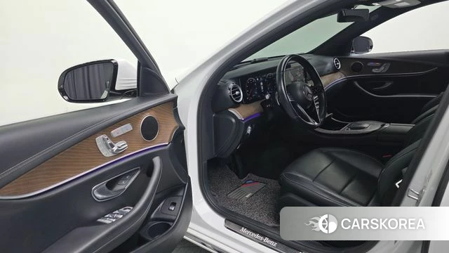 Mercedes-Benz E-Class W213 2021 Белый из Кореи, фото 4