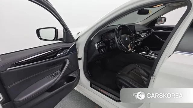 BMW 5 Series (G30) 2020 Белый из Кореи, фото 4