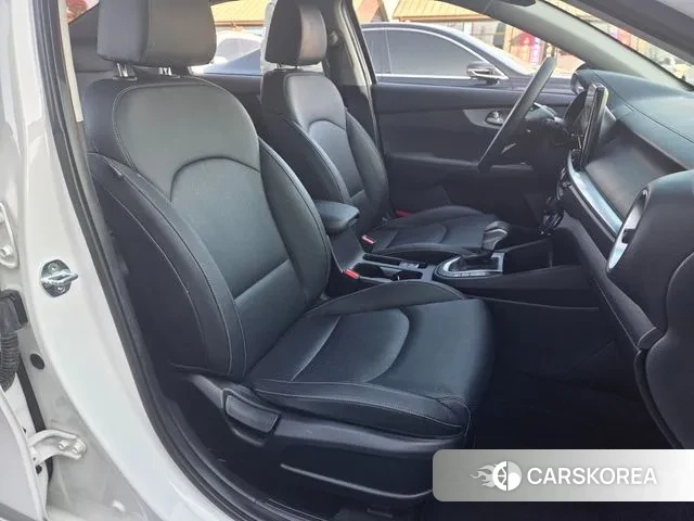 Kia The New K3 2nd generation 2022 Белый из Кореи, фото 4