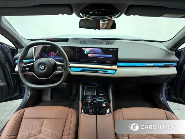 BMW 5 series 2024 Темно-серый из Китая, фото 4