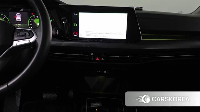 Volkswagen Golf 8th Generation 2023 Белый из Кореи, фото 4
