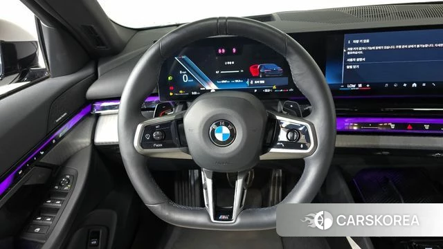 BMW 5 Series (G60) 2025 Черный из Кореи, фото 4
