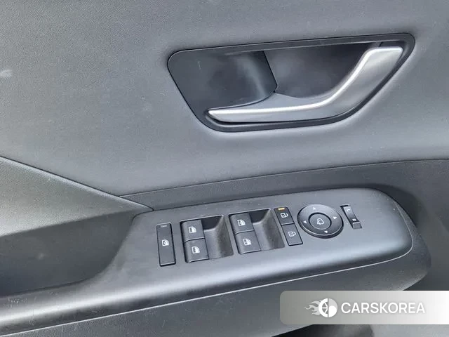 Hyundai Kona (SX2) 2024 Белый из Кореи, фото 4