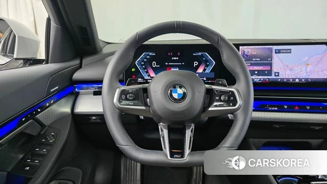 BMW 5 Series (G60) 2025 Белый из Кореи, фото 4