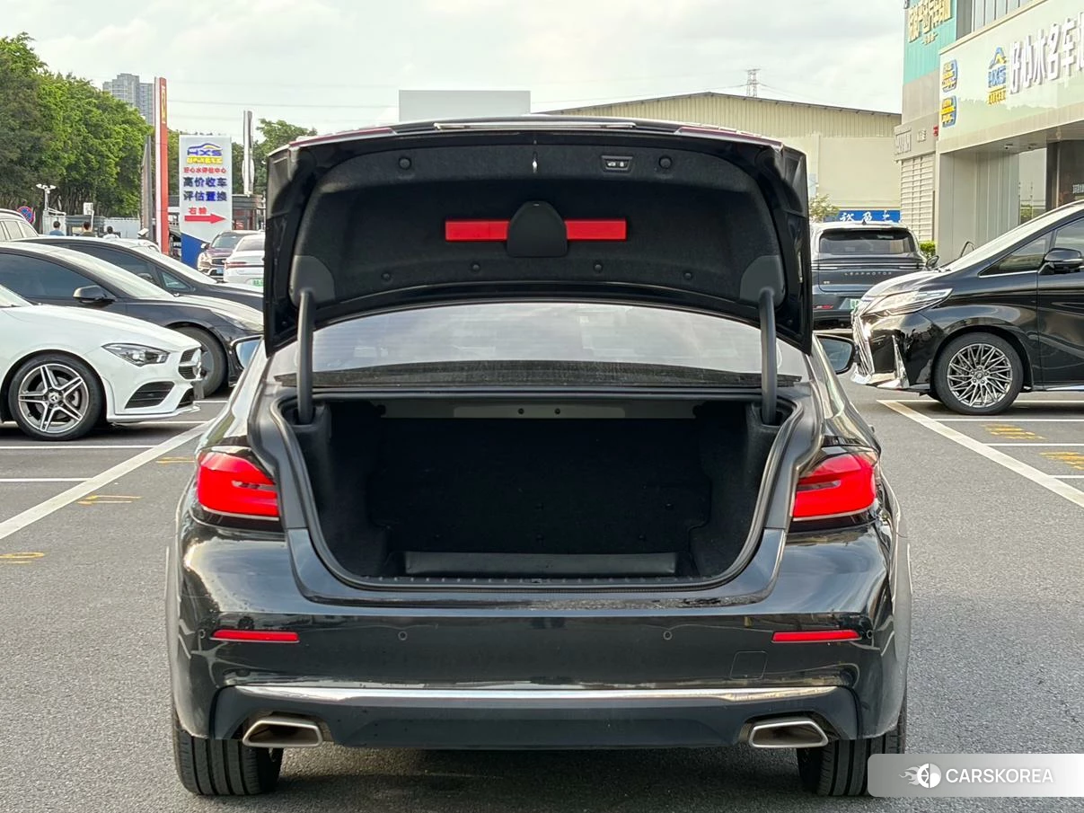 BMW 5 series 2020 Черный из Китая, фото 4