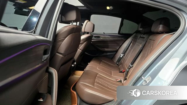 BMW 5 Series (G30) 2018 Серебристо-серый из Кореи, фото 4