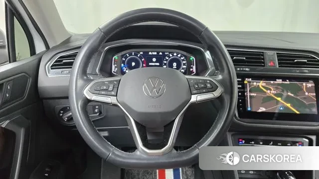 Volkswagen Tiguan Allspace 2023 Белый из Кореи, фото 4