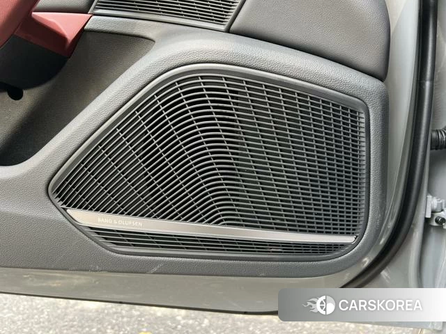 Audi A4L 2025 Серебристо-серый из Китая, фото 4
