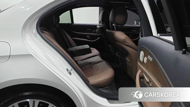 Mercedes-Benz E-Class W213 2022 Белый из Кореи, фото 4