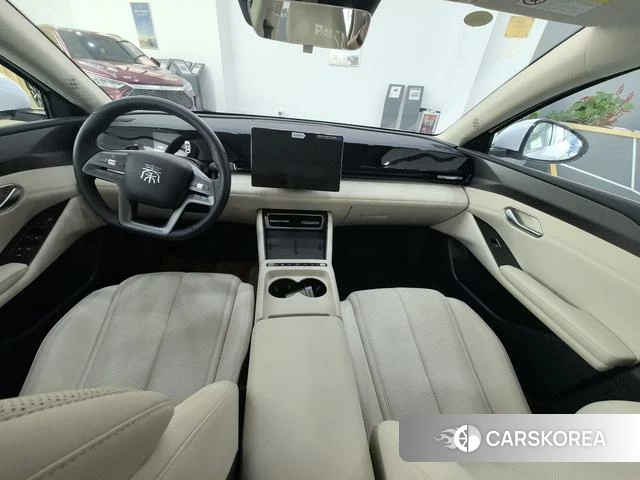 BYD Qin L EV 2025 Белый из Китая, фото 4