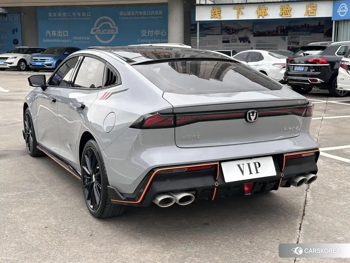 Chang'an UNI-V 2023 Silver/gray из Китая, фото 4