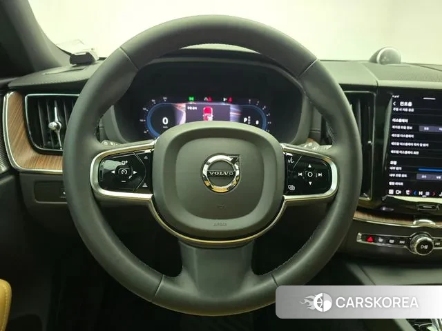 Volvo XC60 second Generation 2023 Белый из Кореи, фото 4