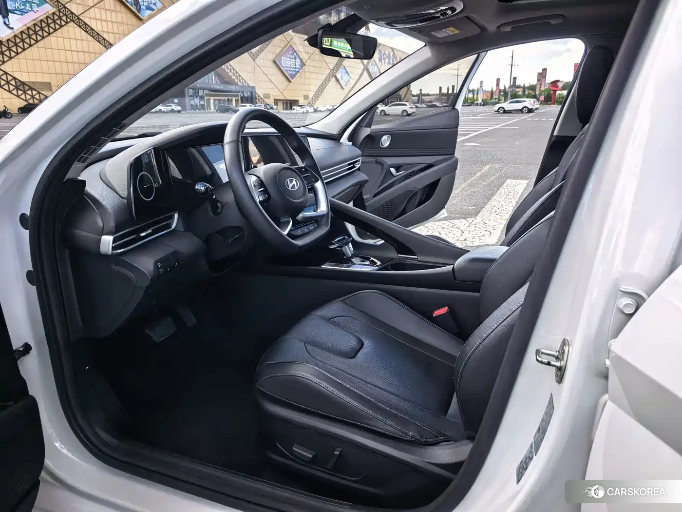 Hyundai Elantra 2023 Белый из Китая, фото 4