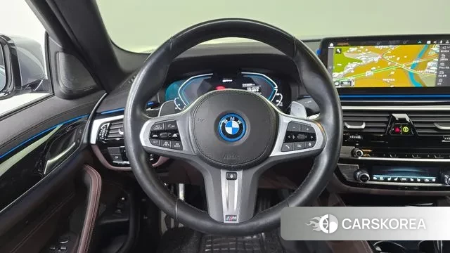 BMW 5 Series (G30) 2023 Серебристо-серый из Кореи, фото 4