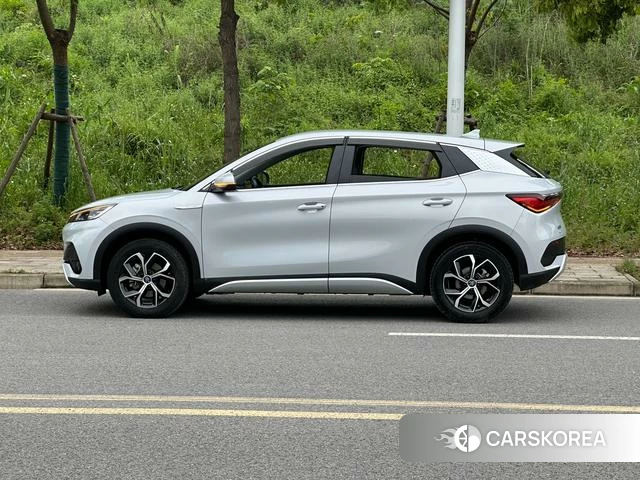 BYD Yuan PLUS 2023 Белый из Китая, фото 4