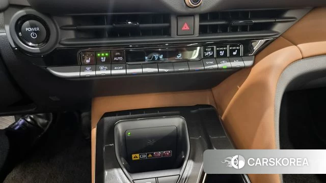 Toyota Crown Crossover 2025 Белый из Кореи, фото 4