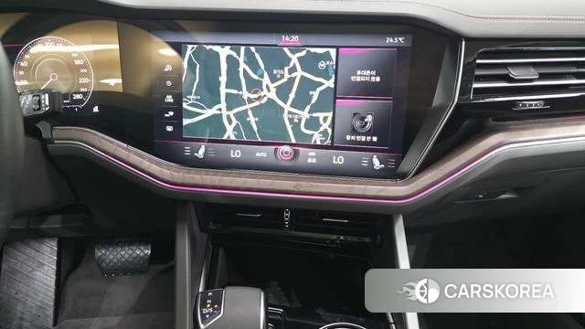 Volkswagen Touareg 3rd generation 2020 Белый из Кореи, фото 4