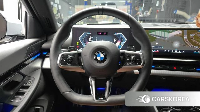 BMW 5 Series (G60) 2024 Светло-серебряный цвет из Кореи, фото 4