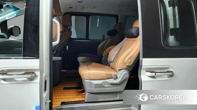 Hyundai Staria 2023 Белый из Кореи, фото 4