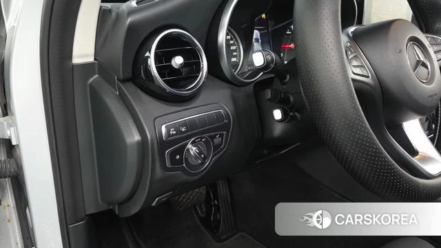 Mercedes-Benz C-Class W205 2018 Серебряный из Кореи, фото 4