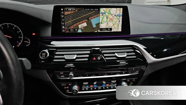 BMW 5 Series (G30) 2019 Белый из Кореи, фото 4