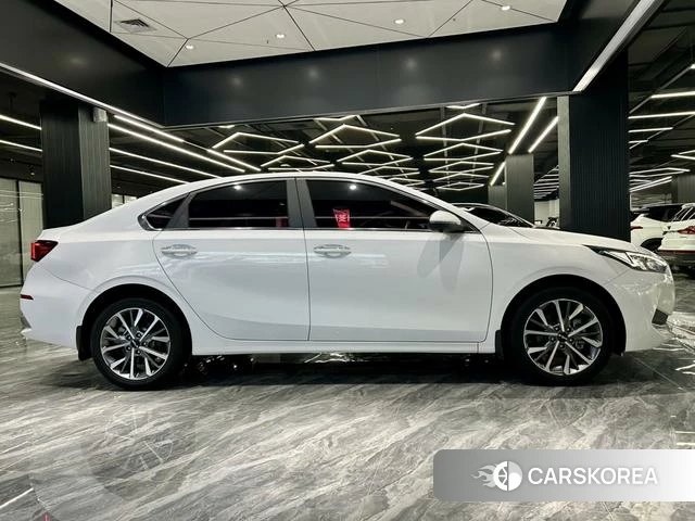 Kia K3 2022 Белый из Китая, фото 4