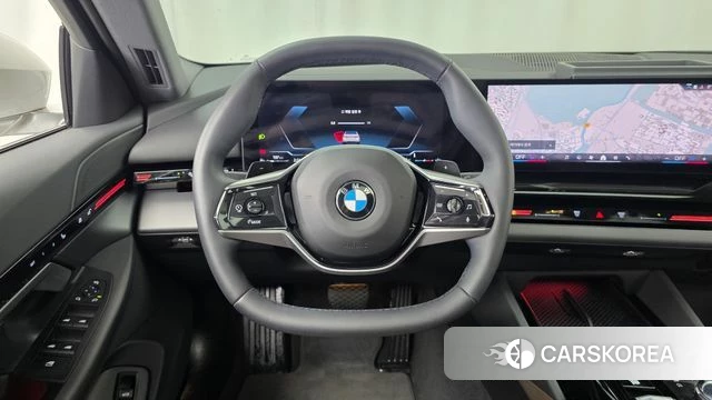 BMW 5 Series (G60) 2024 Белый из Кореи, фото 4