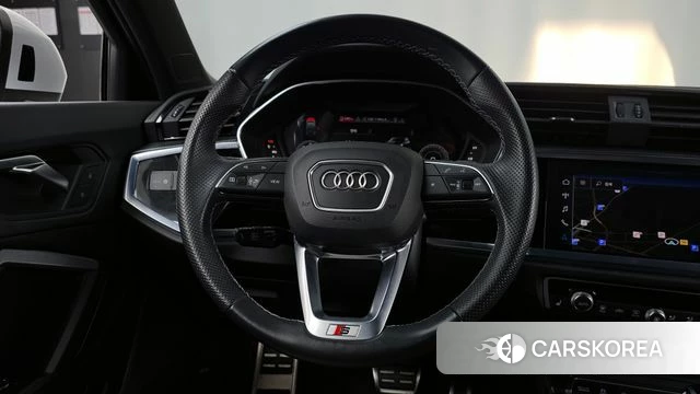 Audi Q3 (F3) 2023 Белый из Кореи, фото 4