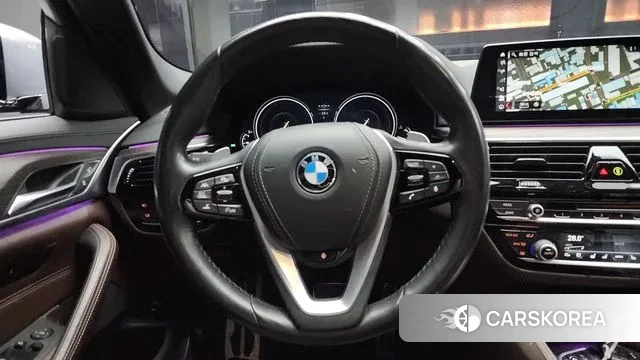 BMW 5 Series (G30) 2018 Серебристо-серый из Кореи, фото 4