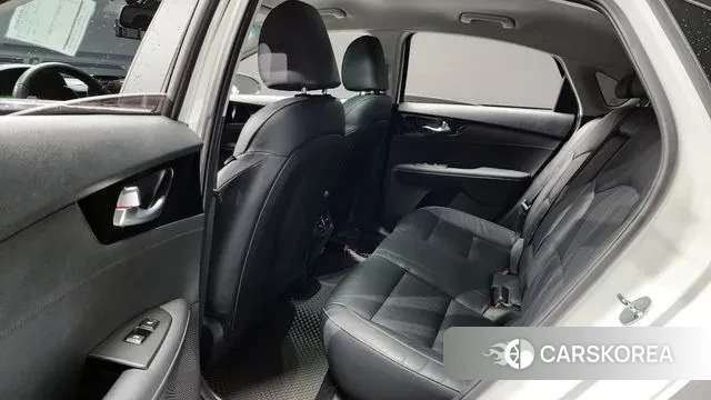 Kia The New K3 2nd generation 2023 Белый из Кореи, фото 4