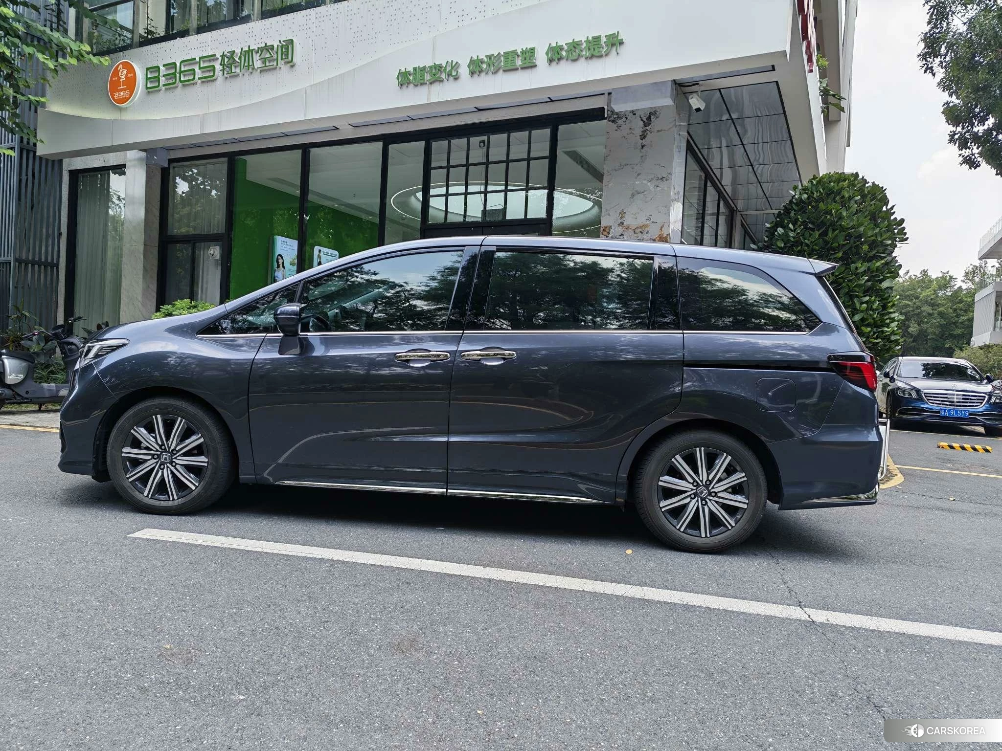 Honda Odyssey 2021 Темно-серый из Китая, фото 4