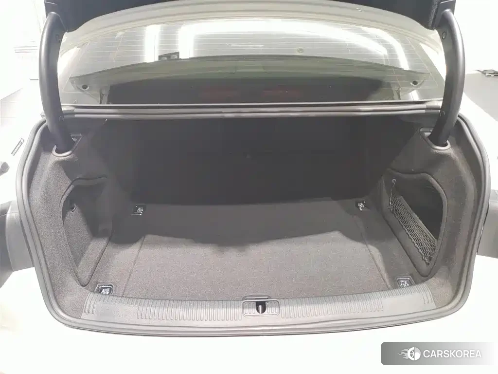 Audi A4L 2023 Белый из Китая, фото 4