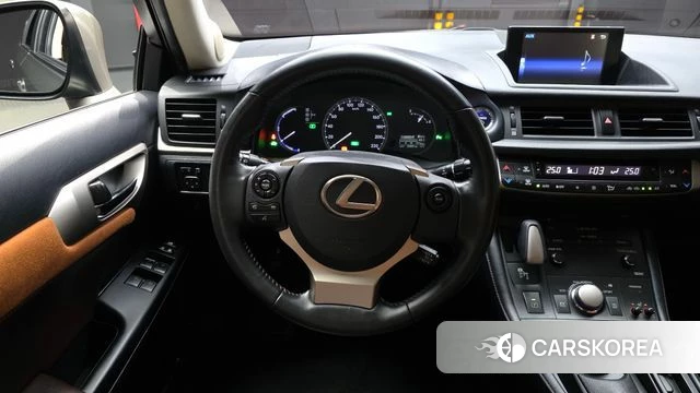Lexus CT200h 2018 Серебряный из Кореи, фото 4