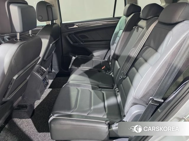 Volkswagen Tiguan Allspace 2020 Серебристо-серый из Кореи, фото 4