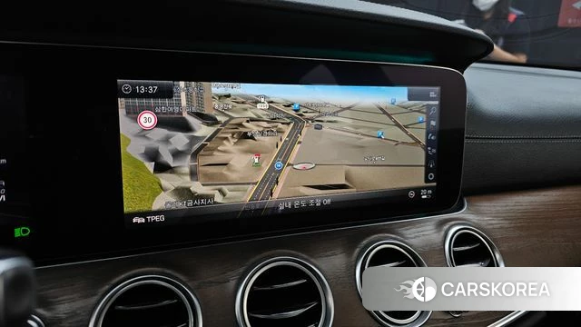 Mercedes-Benz E-Class W213 2018 Серебряный из Кореи, фото 4