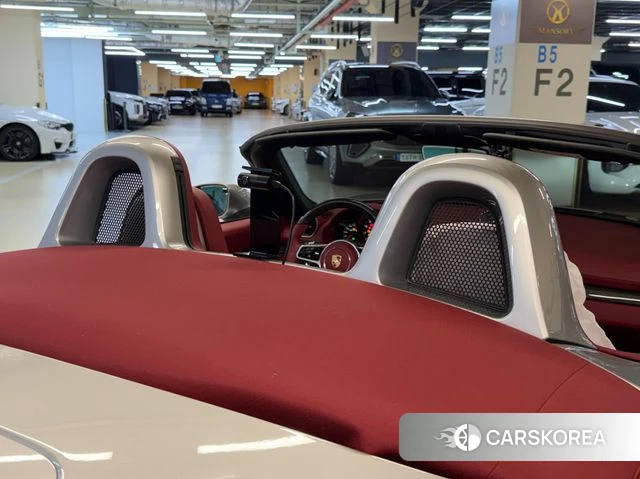 Porsche 718 Boxster 2023 Серебряный из Кореи, фото 4