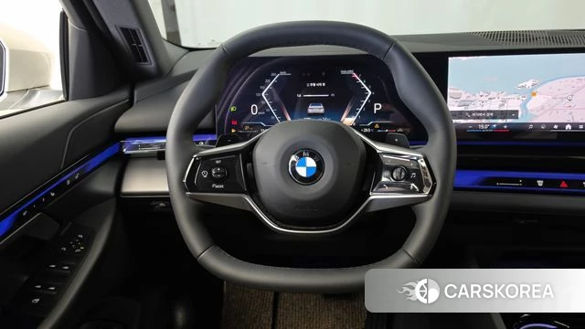 BMW 5 Series (G60) 2025 Белый из Кореи, фото 4