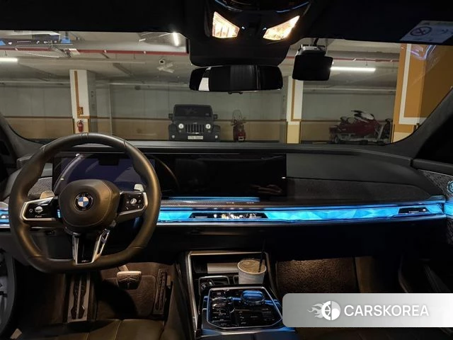 BMW 7 Series (G70) 2023 Серебристо-серый из Кореи, фото 4