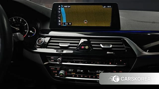 BMW 5 Series (G30) 2018 Белый из Кореи, фото 4