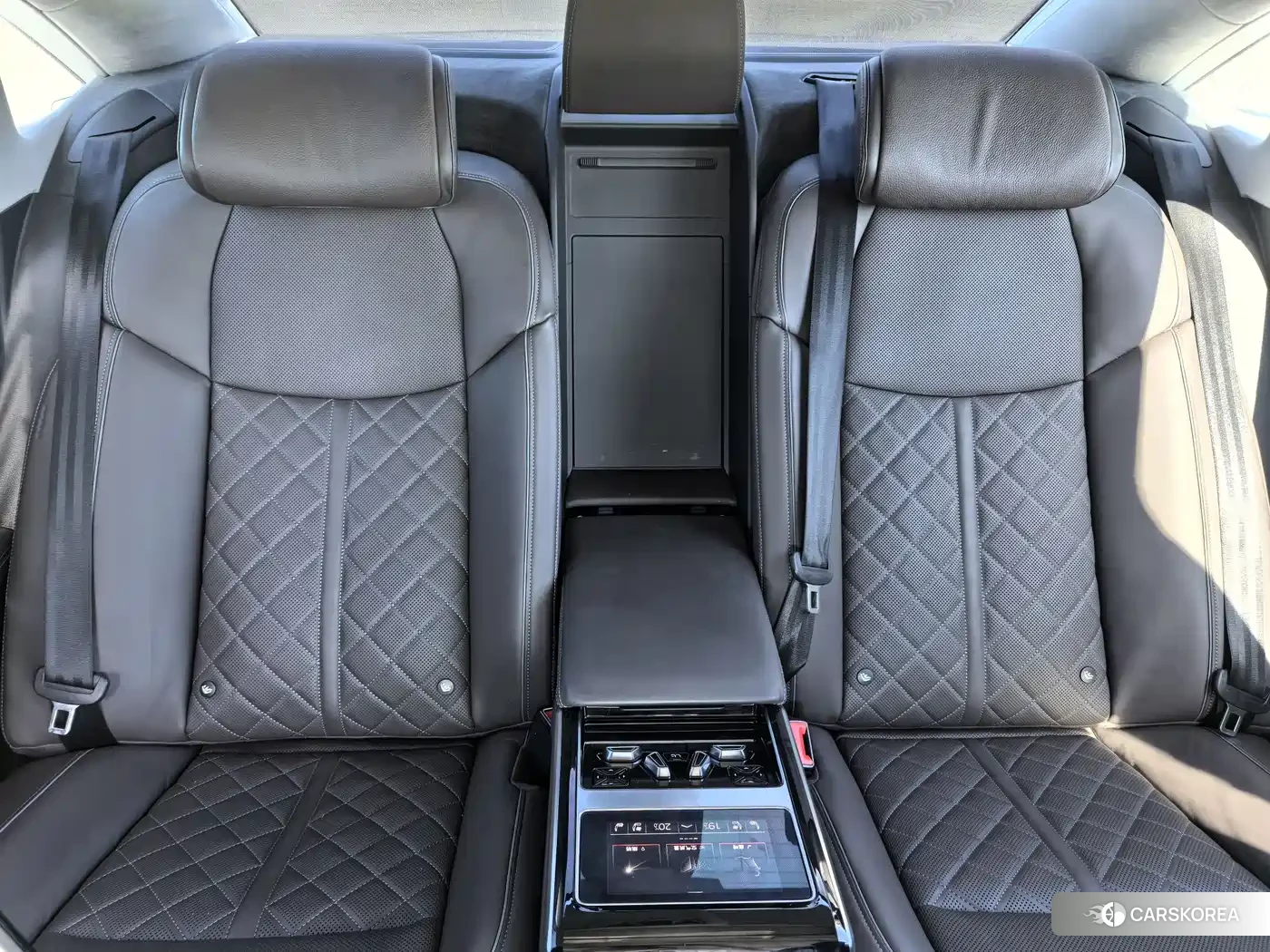 Audi A8 2023 Черный из Китая, фото 4