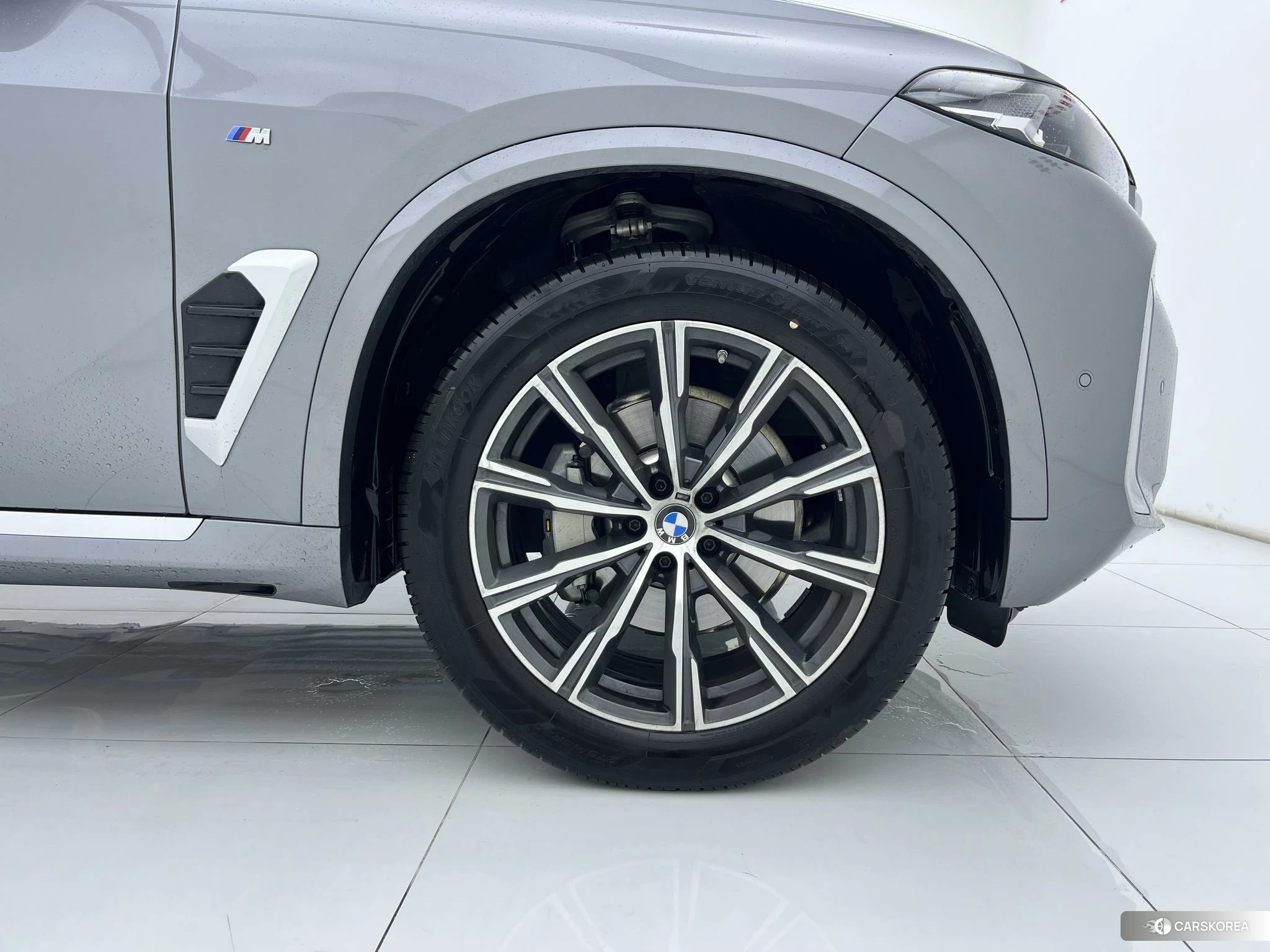 BMW X5 2023 Серебристо-серый из Китая, фото 4