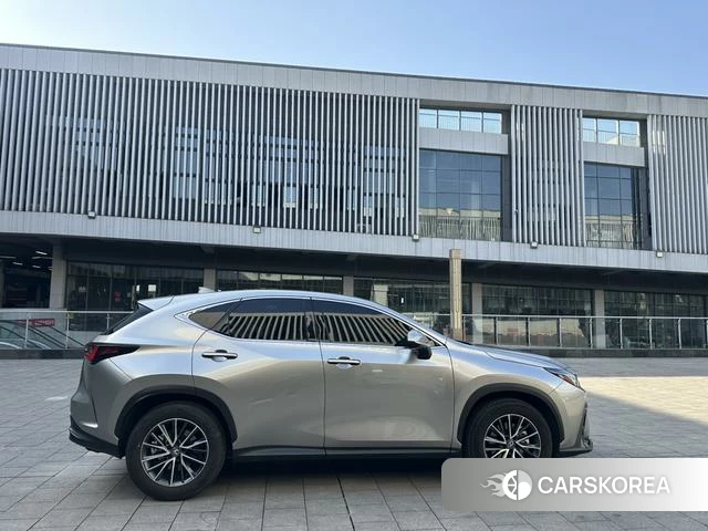 Lexus NX 2024 Серебристо-серый из Китая, фото 4