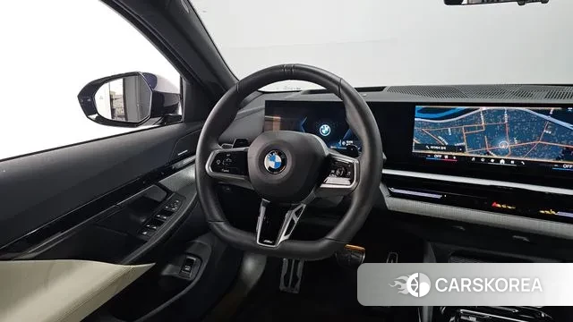 BMW 5 Series (G60) 2024 Черный из Кореи, фото 4