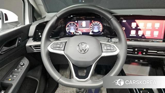 Volkswagen Golf 8th Generation 2024 Белый из Кореи, фото 4