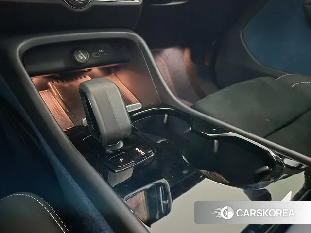 Volvo XC40 Richards 2024 Белый из Кореи, фото 4