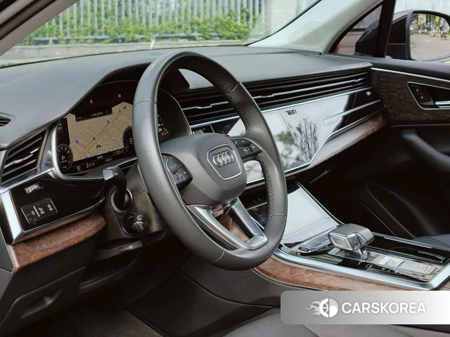 Audi Q7 2021 Черный из Китая, фото 4